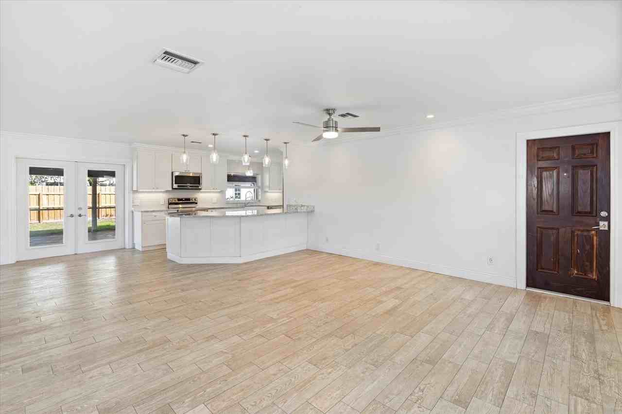 799 Nw 7th Dr - Photo 2 of 23