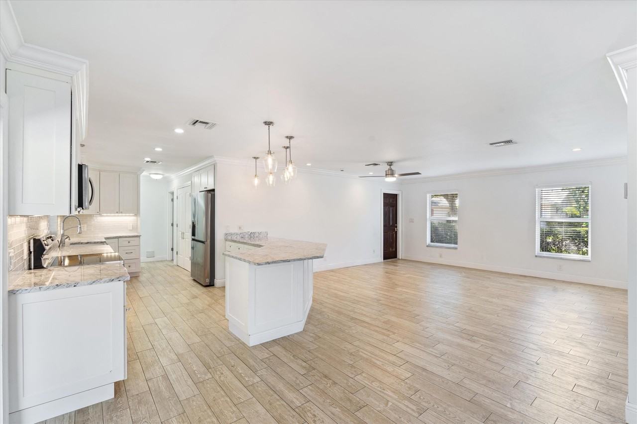 799 Nw 7th Dr - Photo 4 of 23