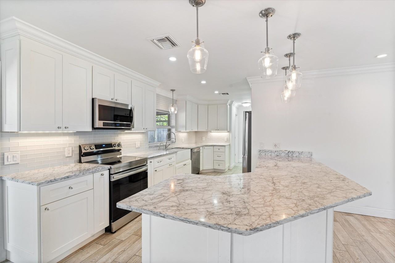 799 Nw 7th Dr - Photo 5 of 23