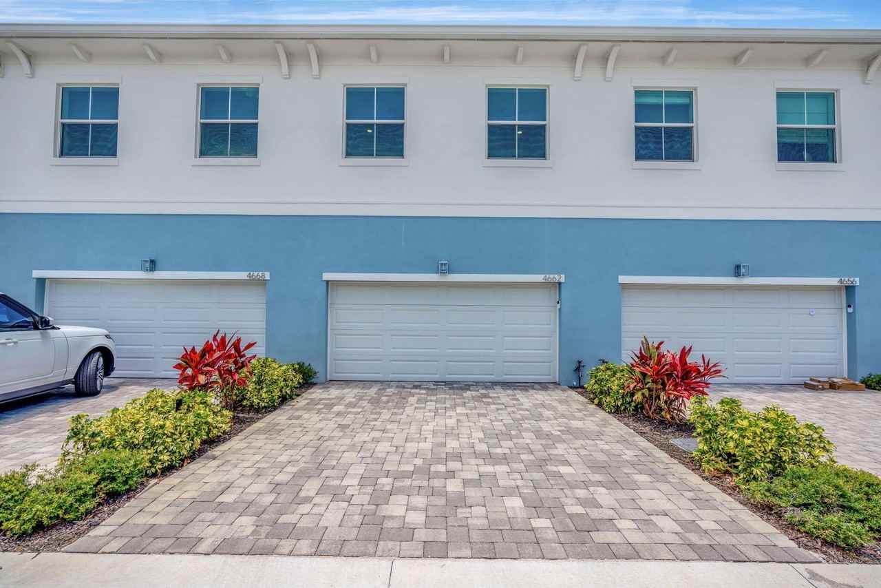 4695 Se Manatee Way - Photo 3 of 35