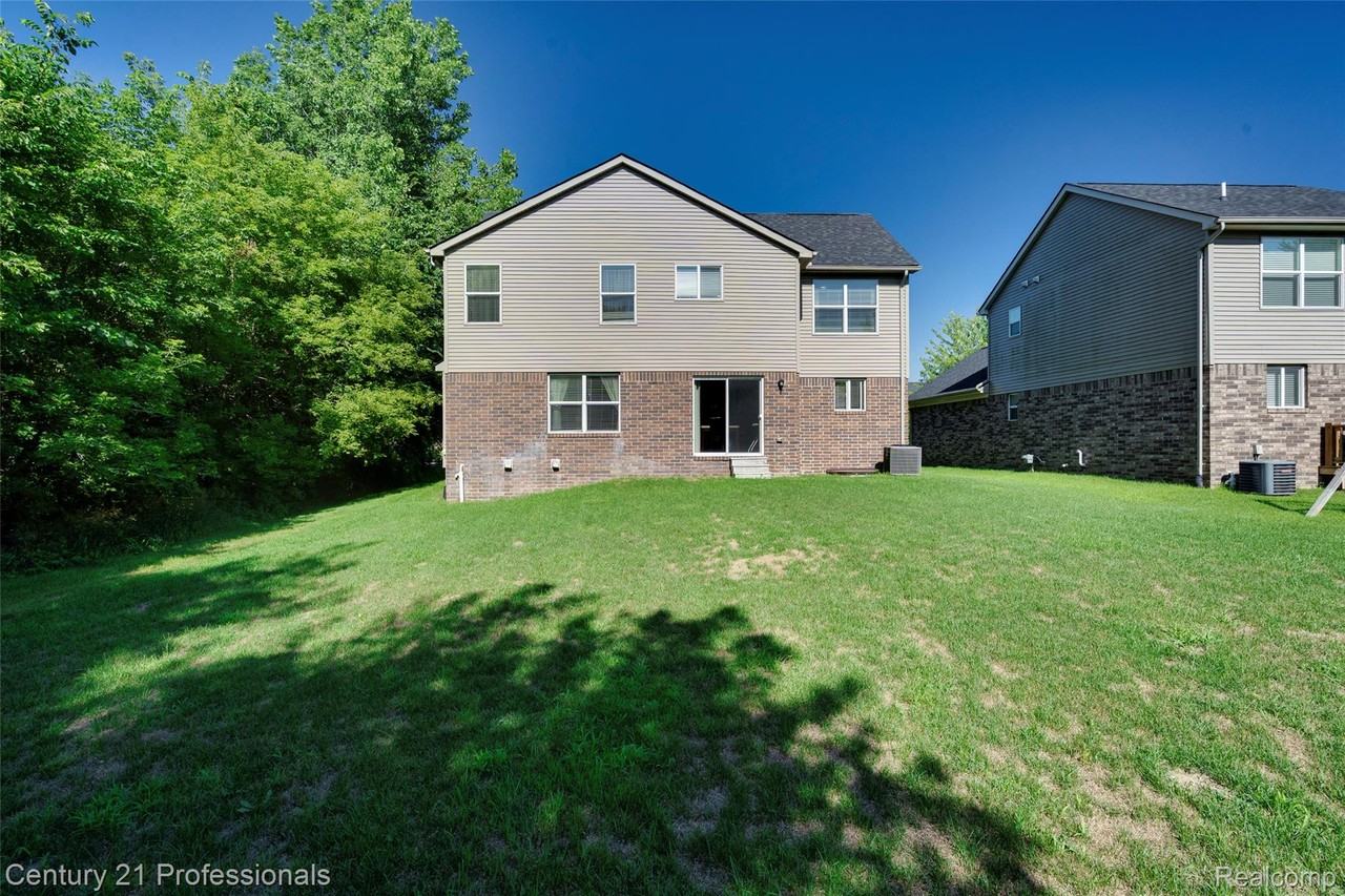 28323 Oakmonte Cir W - Photo 5 of 50