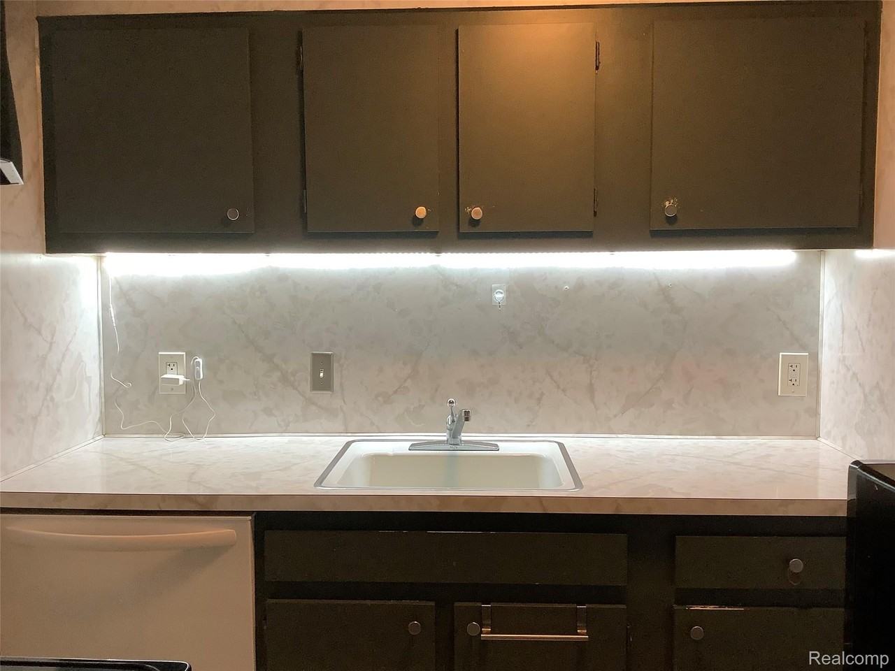 22700 Garrison Street - Photo 5 of 14