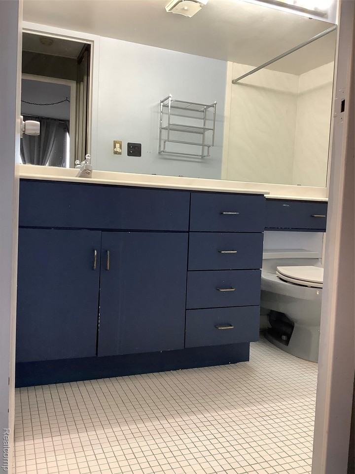 22700 Garrison Street - Photo 7 of 14