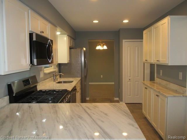 4474 Holly Dr - Photo 5 of 33