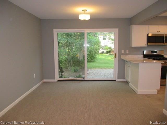 4474 Holly Dr - Photo 6 of 33