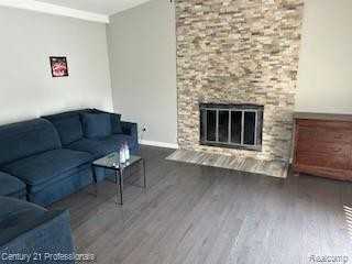 2131 Fisher Dr - Photo 2 of 7