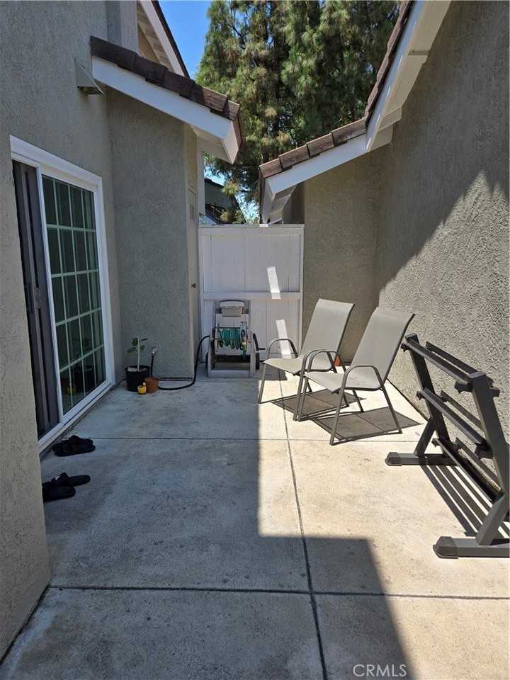 569 Springbrook N - Photo 3 of 10