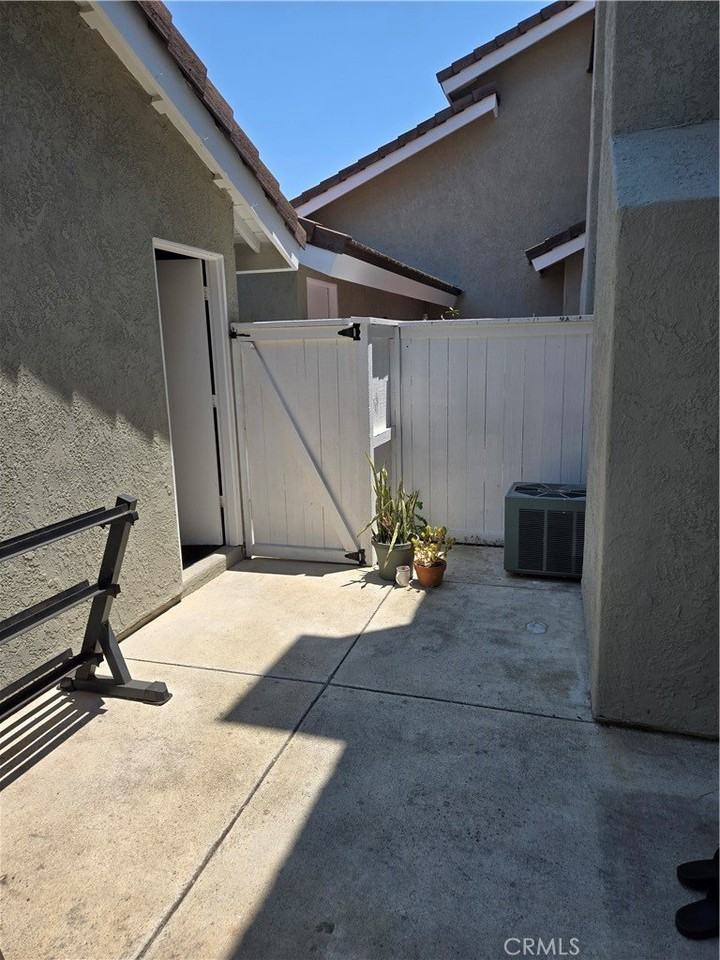 569 Springbrook N - Photo 4 of 10