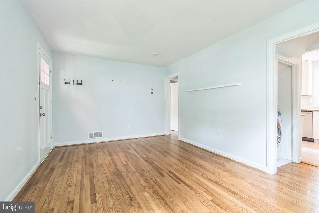 10904 Devin Pl - Photo 3 of 20