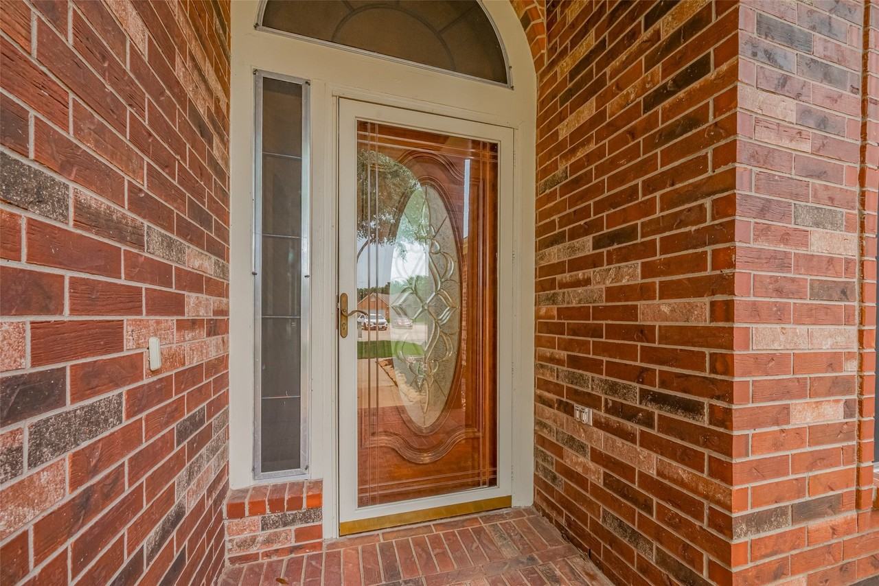 17215 Stratford Green Dr - Photo 2 of 30