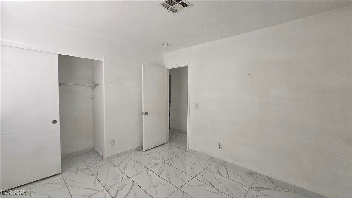 1905 Emerald Green Avenue - Photo 7 of 26