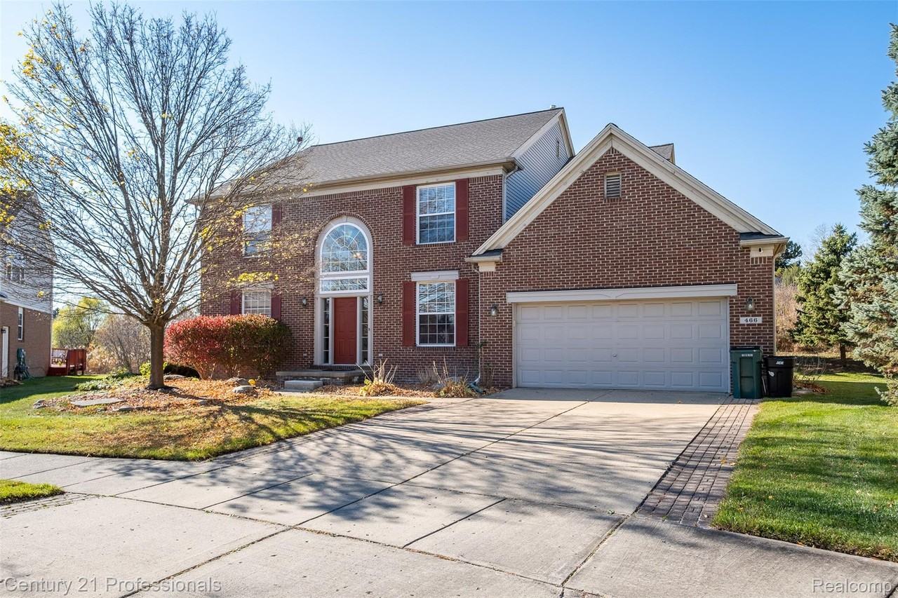 466 Ivy Ln - Photo 2 of 40