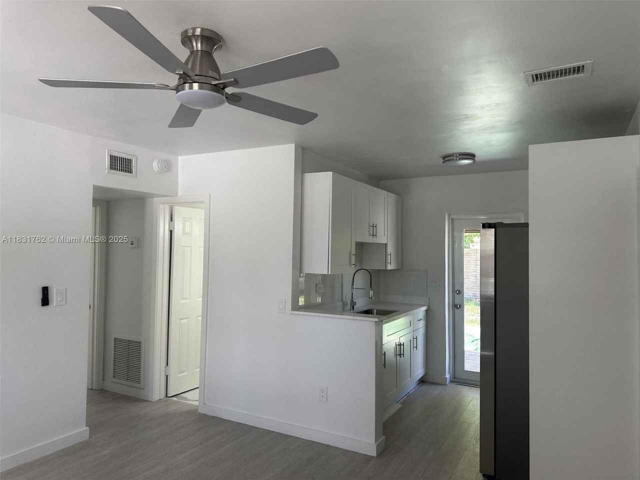 1754 Ne 48th Ct - Photo 3 of 8