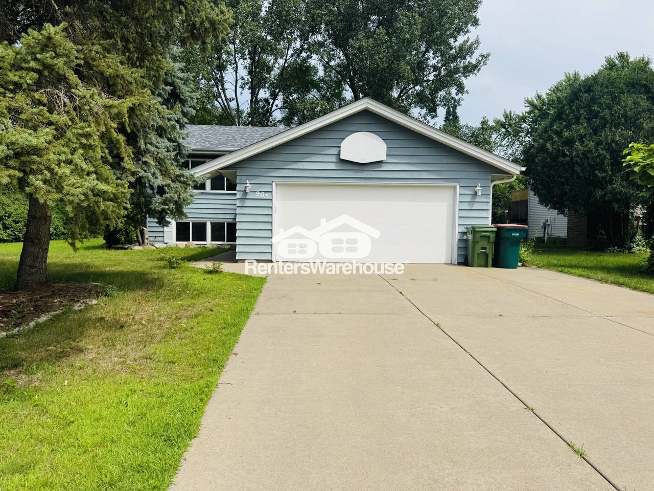 905 97th Ln Ne - Photo 2 of 25