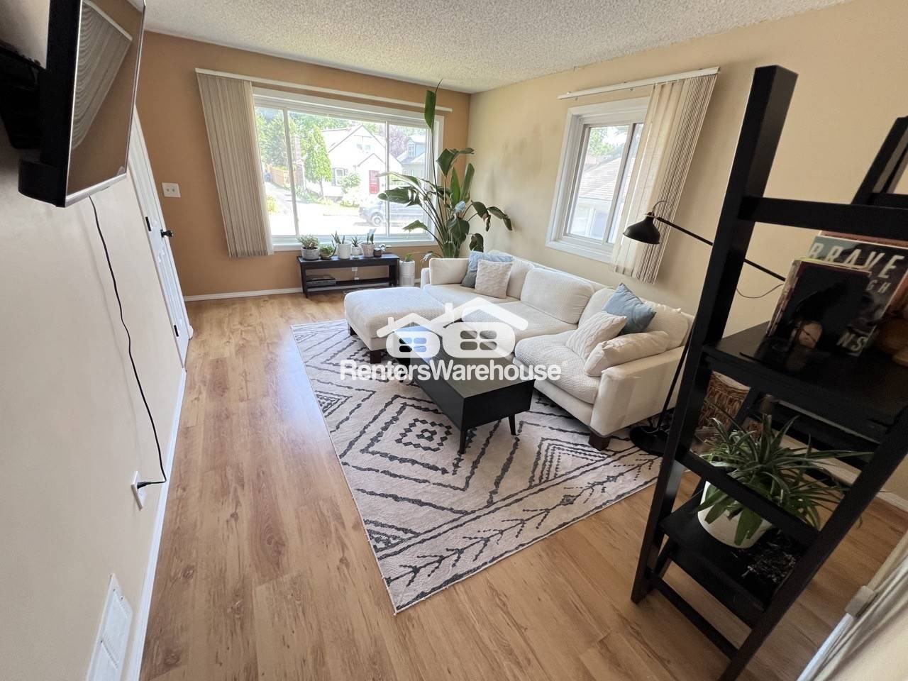 3026 Grand St Ne - Photo 2 of 22