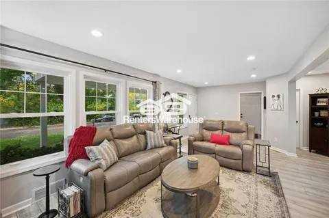 6205 Wooddale Ave - Photo 3 of 36