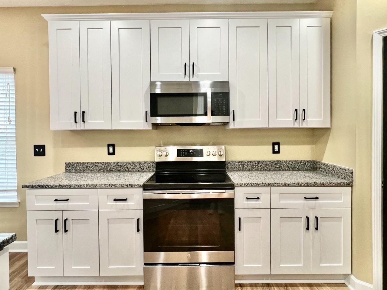 8220 Brisbin Drive - Photo 4 of 33