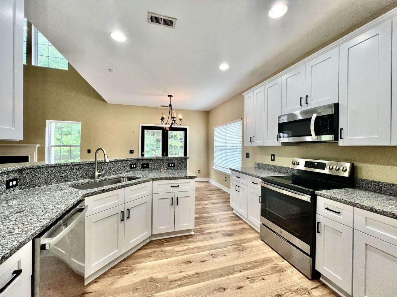 8220 Brisbin Drive - Photo 5 of 33