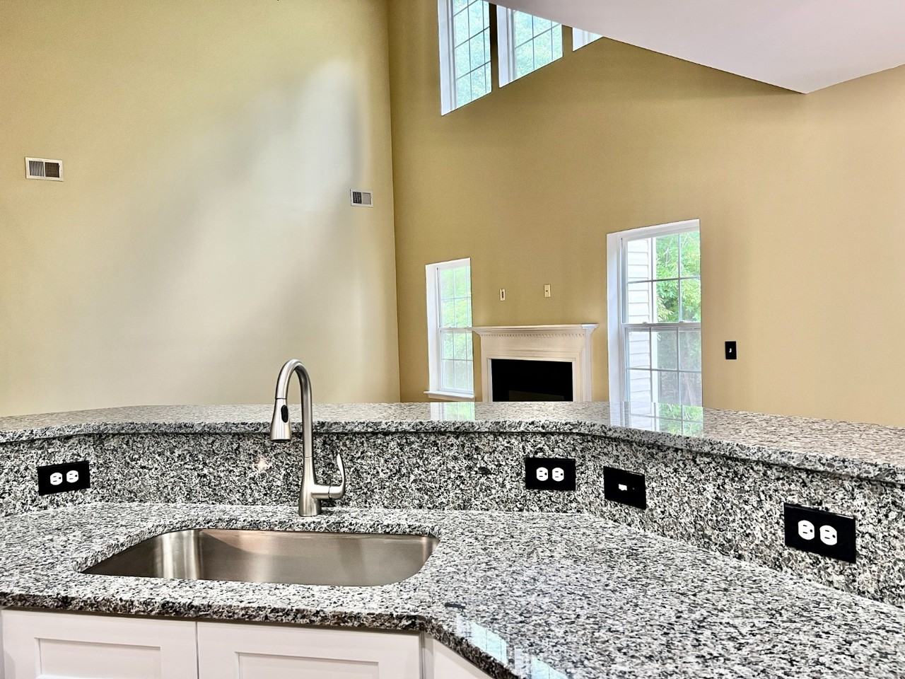 8220 Brisbin Drive - Photo 6 of 33