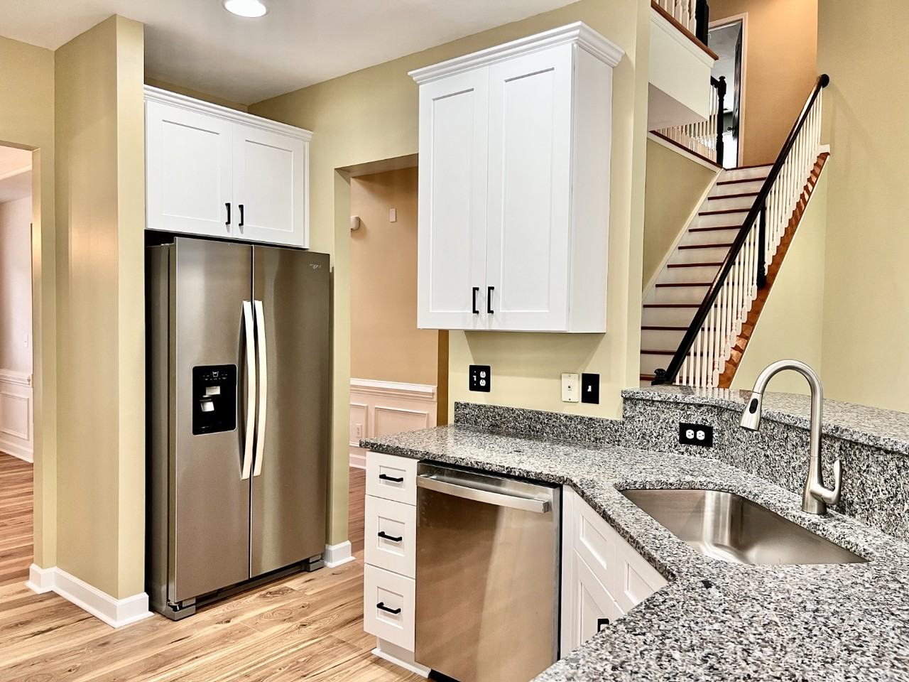 8220 Brisbin Drive - Photo 7 of 33