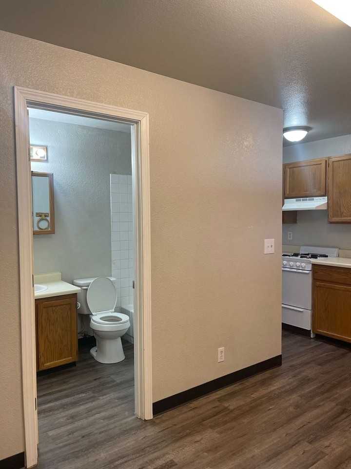 Quiet Circle Apartments - Photo 4 of 11