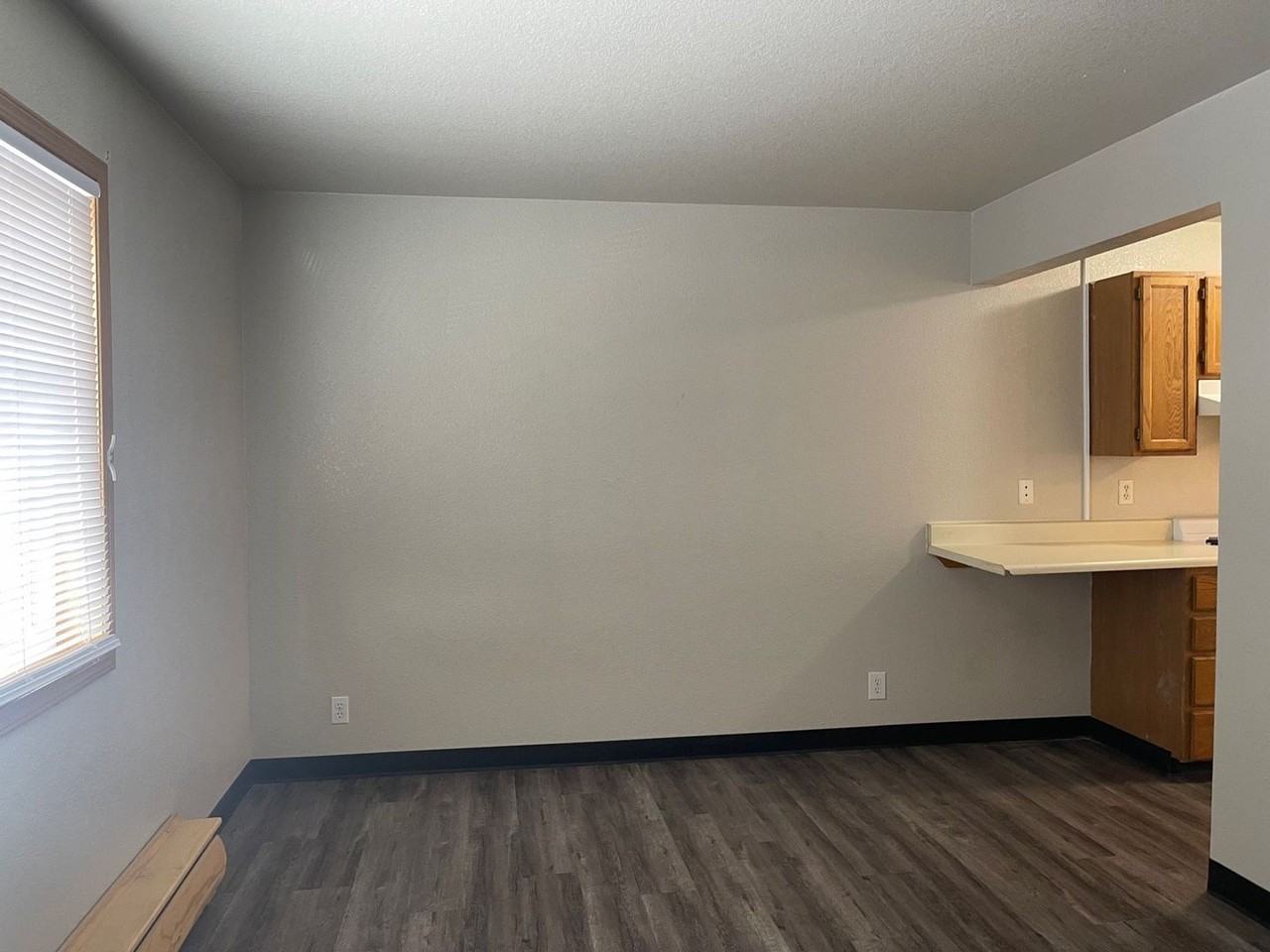 Quiet Circle Apartments - Photo 5 of 11
