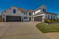 700 Almeda Ln - Photo 1 of 1