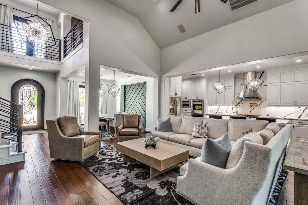 700 Almeda Drive - Photo 7 of 39