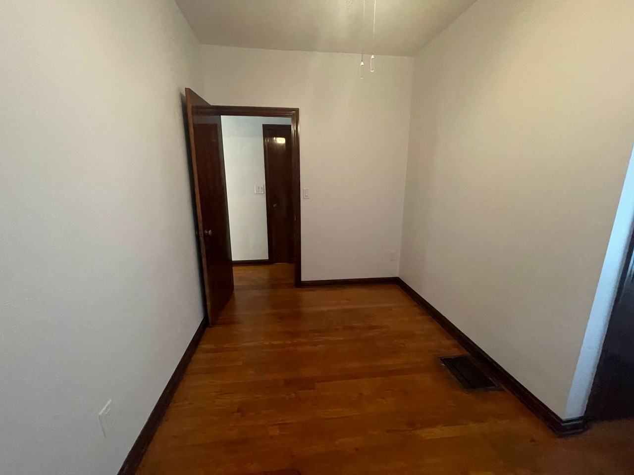 1222 Washington Pike - Photo 4 of 12