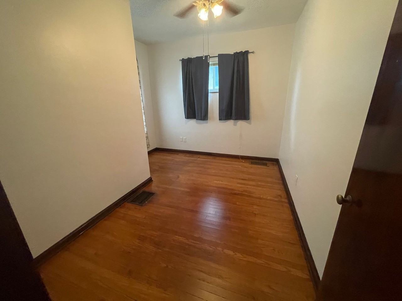 1222 Washington Pike - Photo 5 of 12