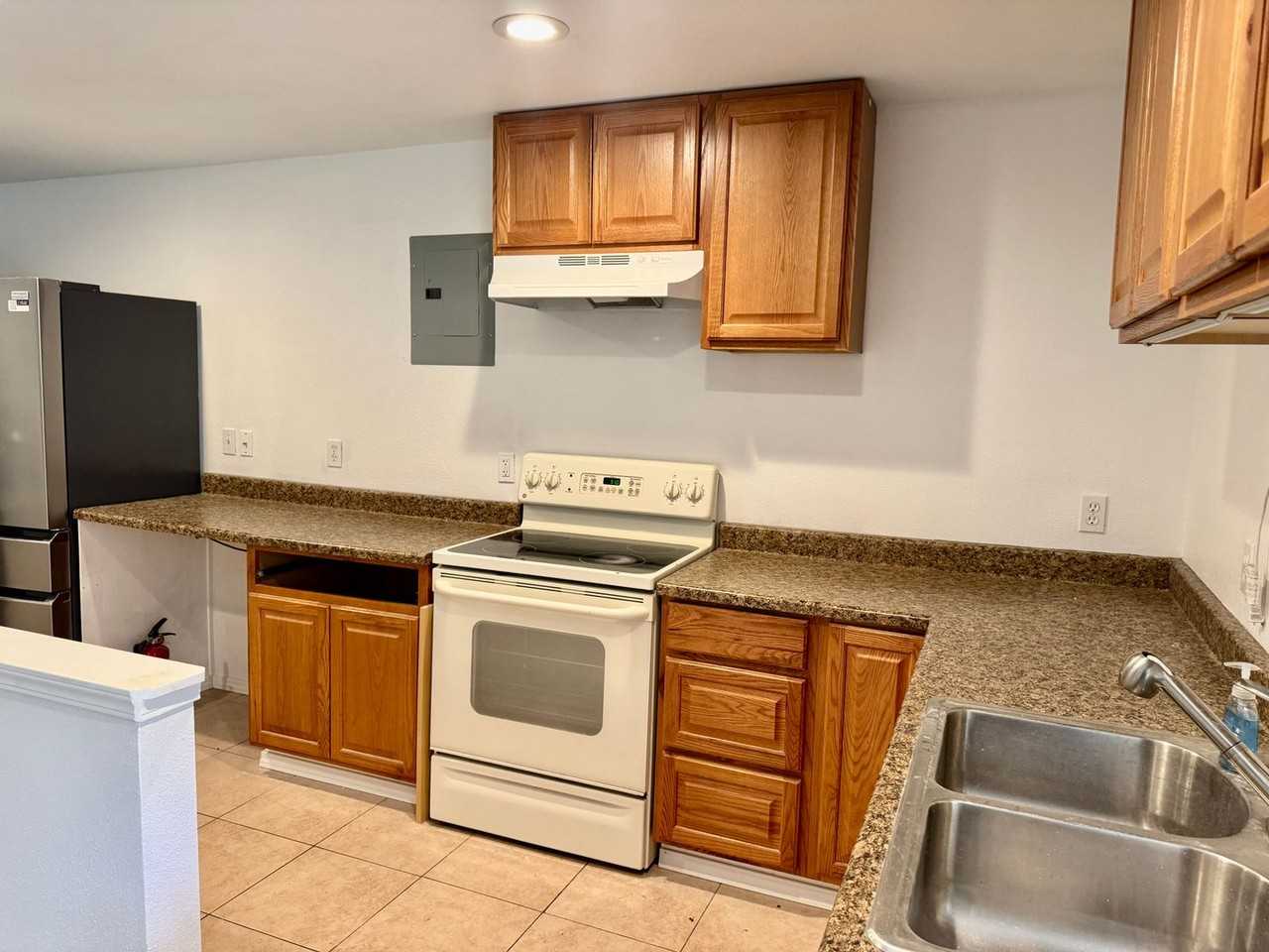 18701 Snohomish Ave #B - Photo 3 of 11