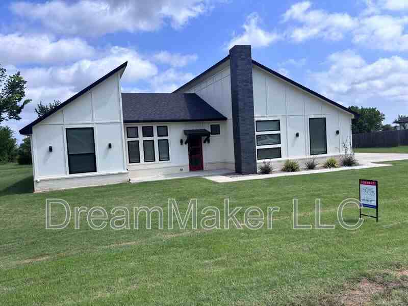 993 Flowers Dr - Photo 2 of 10