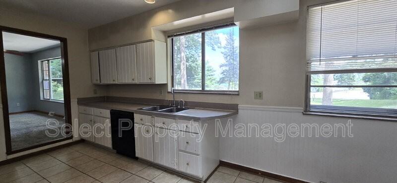 7430 W Jefferson Blvd - Photo 7 of 30