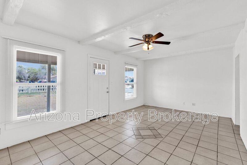 119 W 9th Pl - Photo 4 of 26