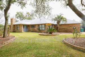 featured image of 424 Beach Dr