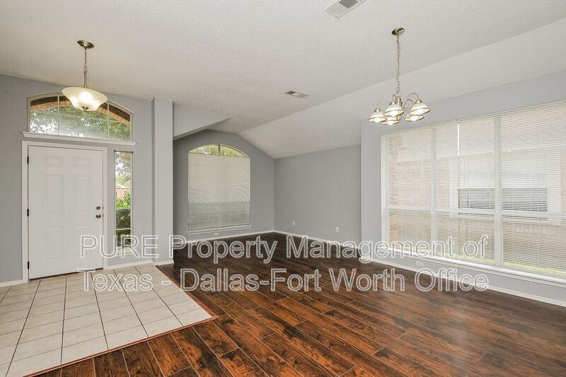 6208 Bowin Dr - Photo 3 of 20