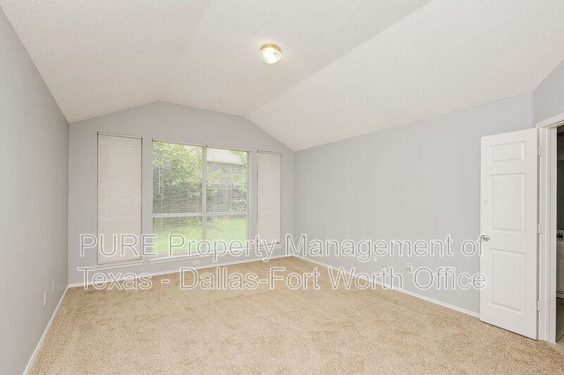 6208 Bowin Dr - Photo 4 of 20