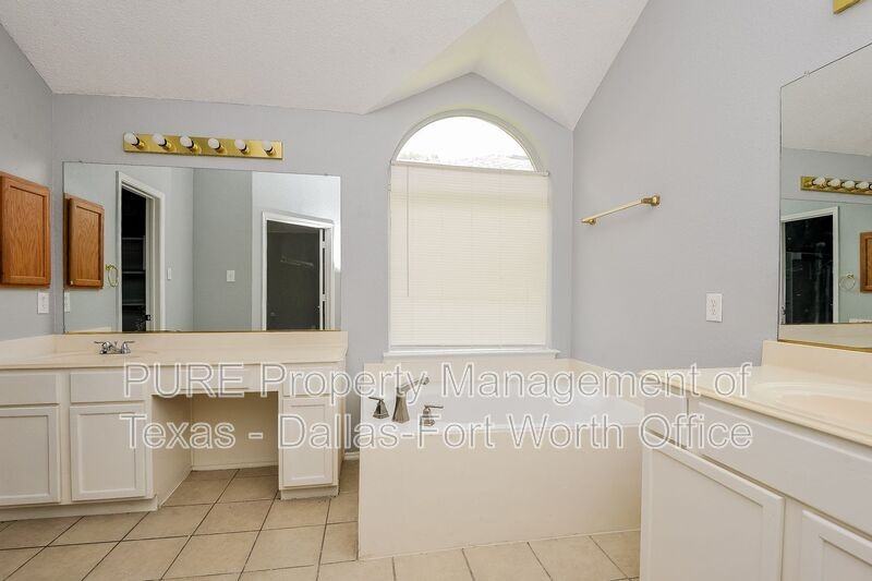 6208 Bowin Dr - Photo 5 of 20