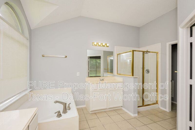 6208 Bowin Dr - Photo 7 of 20