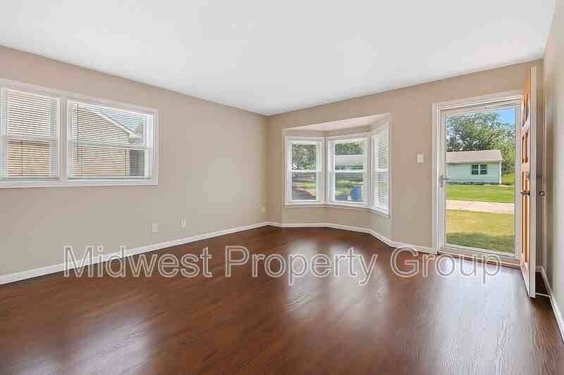 10515 Prestwick Dr - Photo 2 of 28