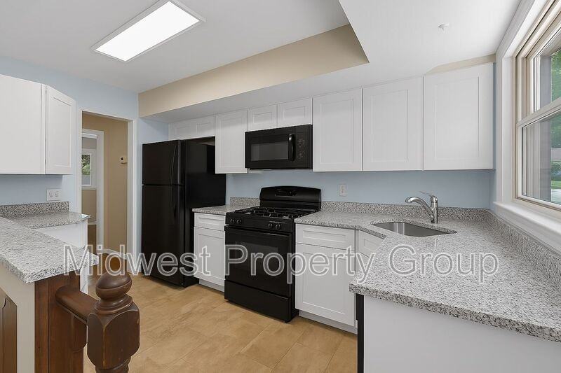 10515 Prestwick Dr - Photo 3 of 28