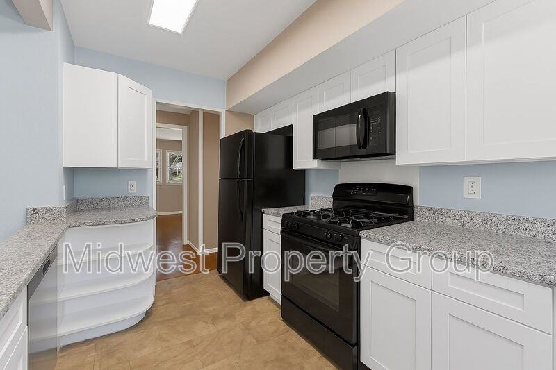 10515 Prestwick Dr - Photo 6 of 28