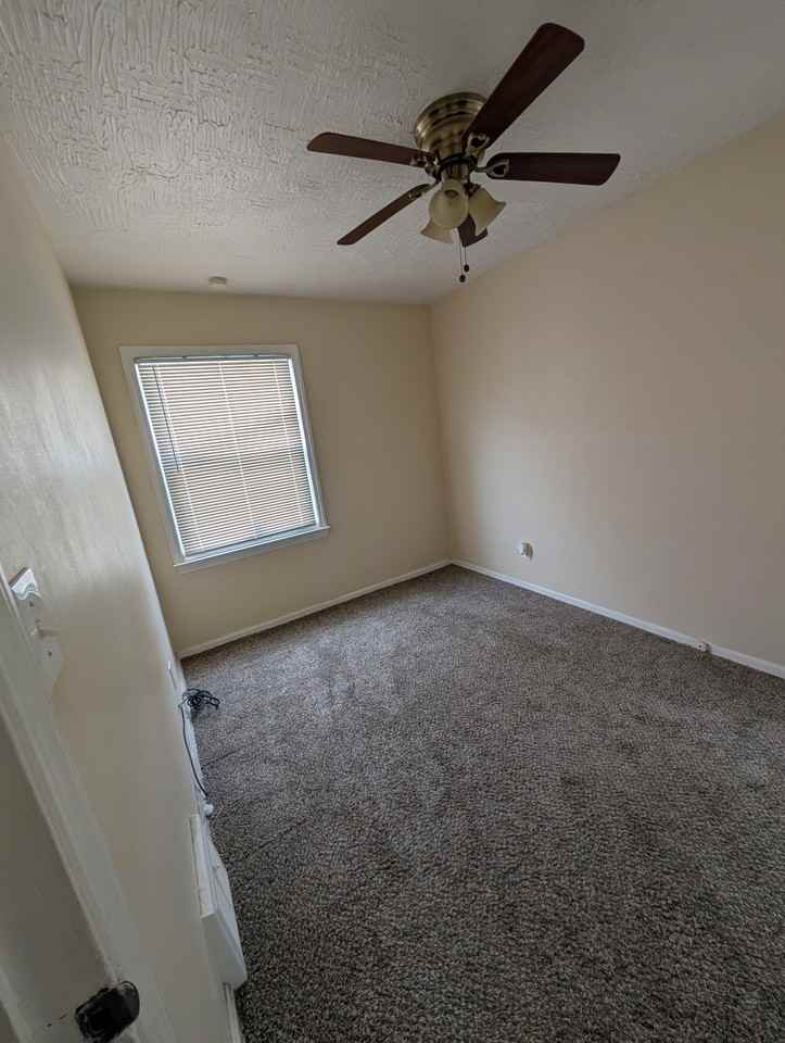 5475 Hollywood Ave - Photo 2 of 10