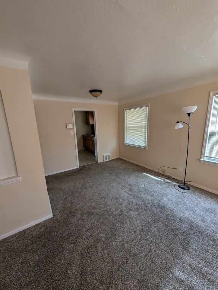 5475 Hollywood Ave - Photo 3 of 10