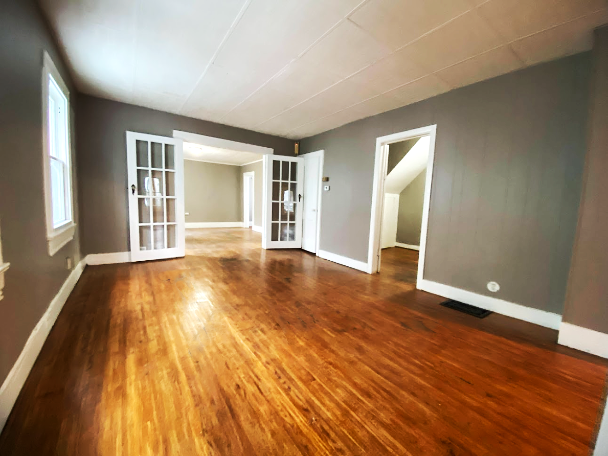 136 Lyndhurst St - Photo 2 of 11