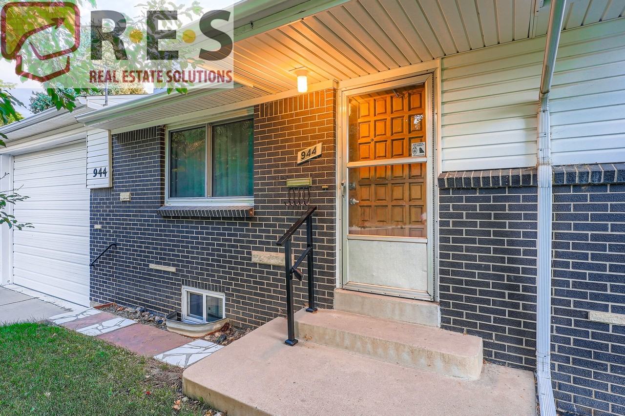 944 S Potomac Ct - Photo 4 of 28