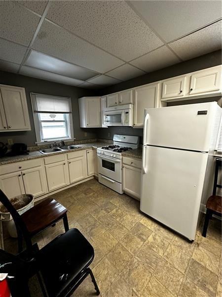 219 S 10th St - Photo 4 of 46