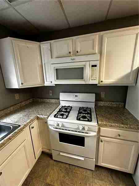 219 S 10th St - Photo 5 of 46