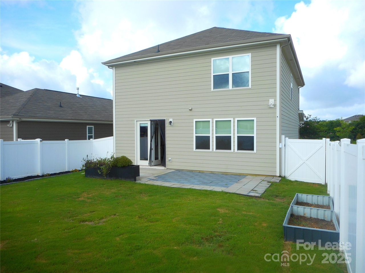 3058 Eastcott Ave - Photo 3 of 26
