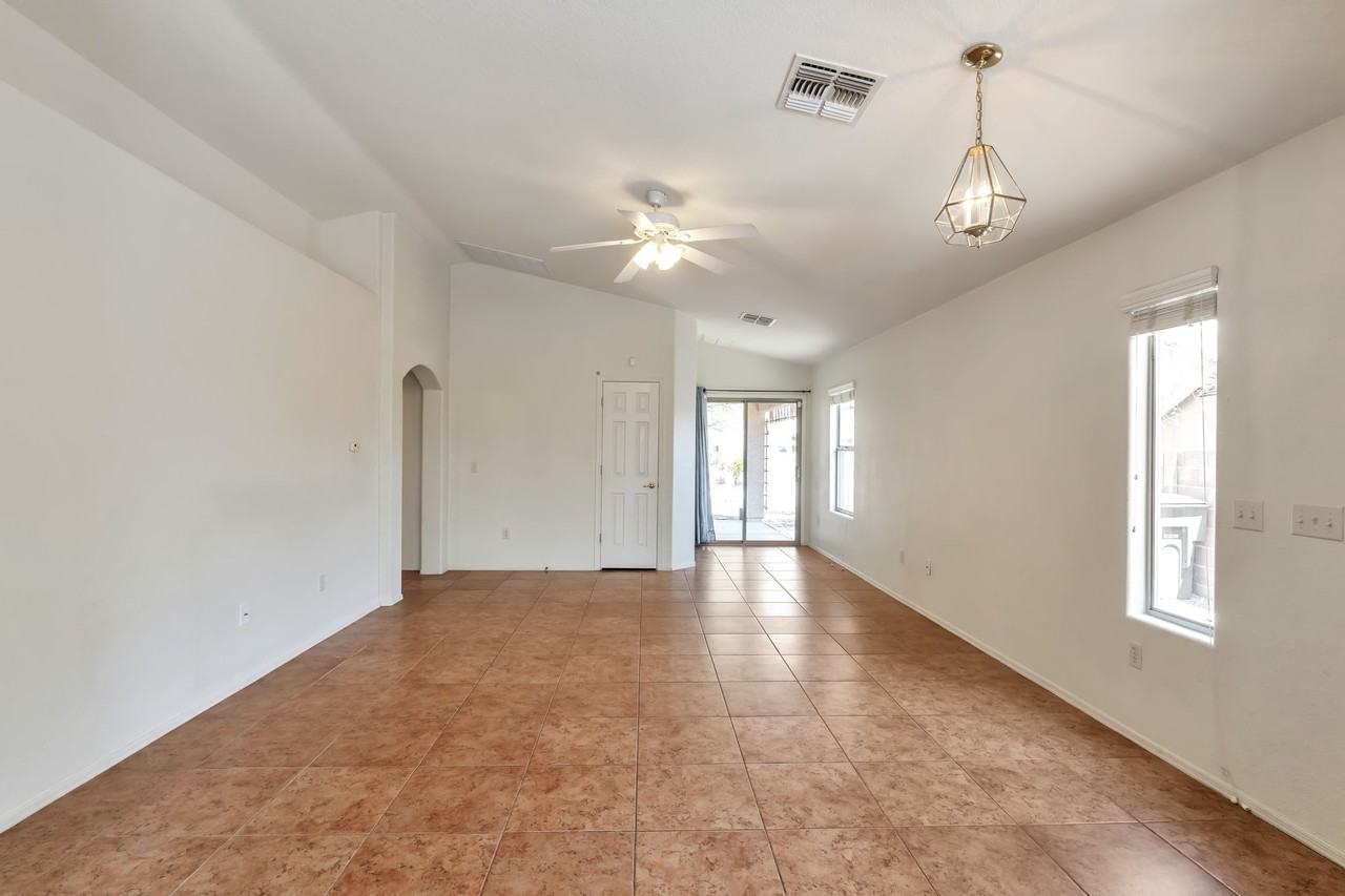 7838 S Hidden Stone Ln - Photo 4 of 25